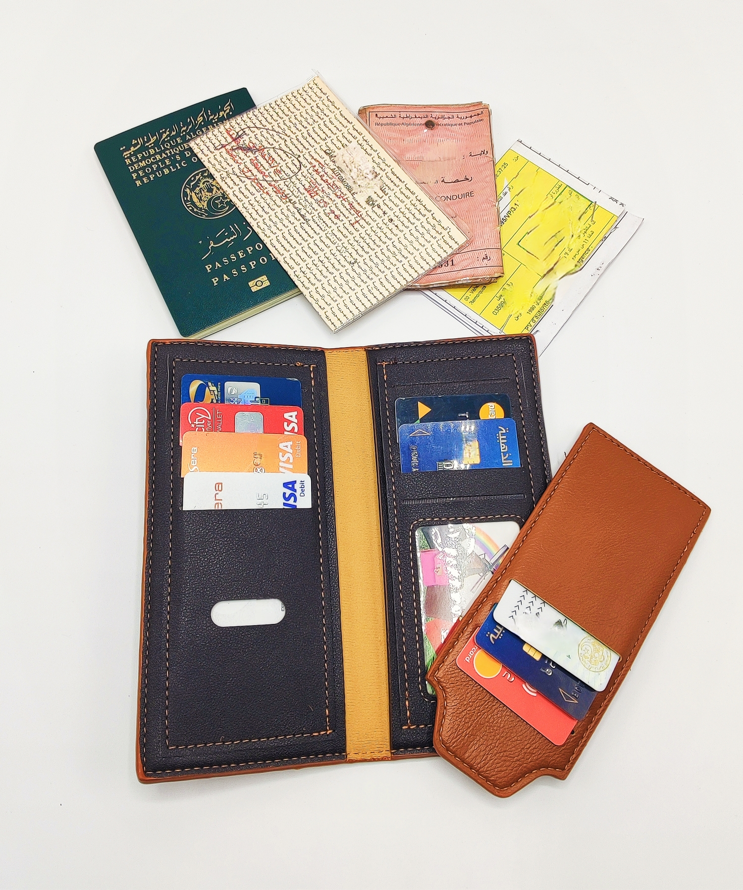 حامل البطاقات و النقود و اوراق السيارة